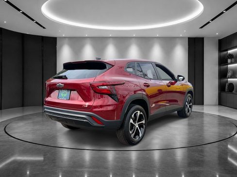Certified 2024 Chevrolet Trax RS w/ Sunroof Package FWD image 5
