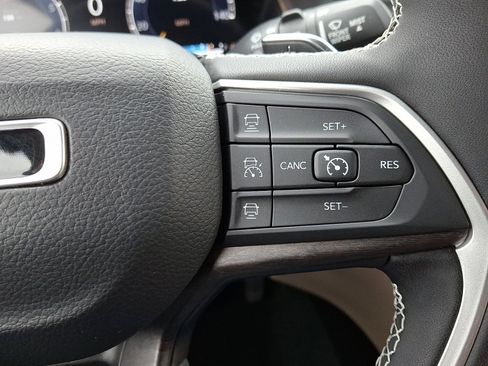 Certified 2023 Jeep Grand Cherokee Limited image 22