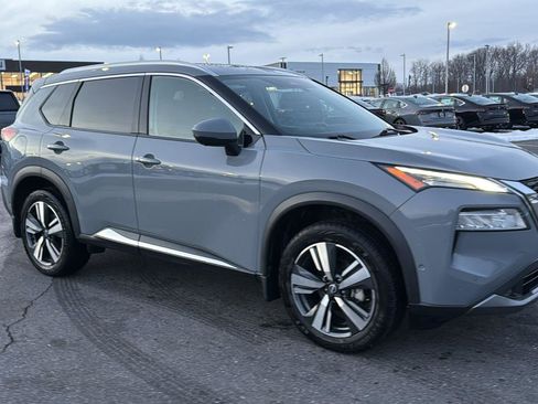 Used 2022 Nissan Rogue SL w/ SL Premium Package image 2