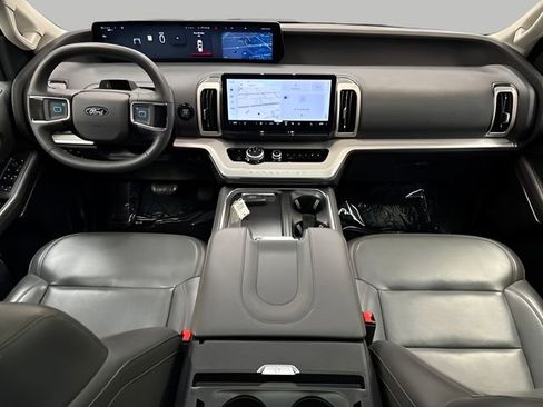 Used 2025 Ford Expedition Active image 12