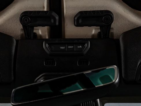 Used 2022 Jeep Gladiator Overland image 30