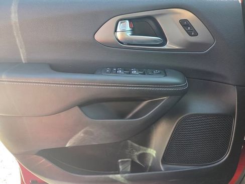 New 2026 Chrysler Pacifica Select FWD image 21