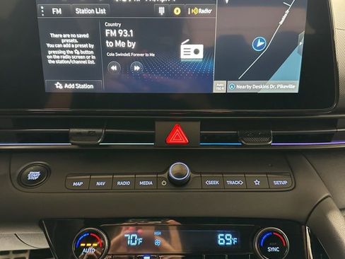 Used 2025 Hyundai Elantra SEL image 12