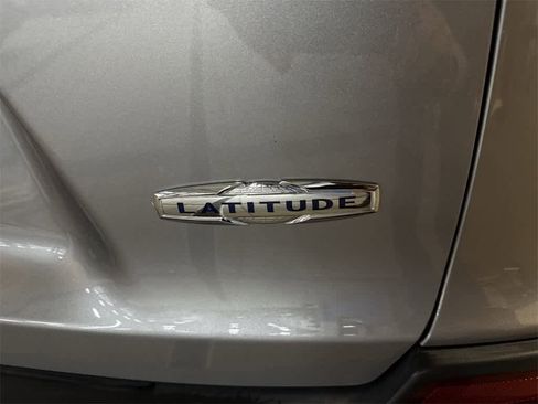 Used 2019 Jeep Cherokee Latitude w/ Cold Weather Group image 25