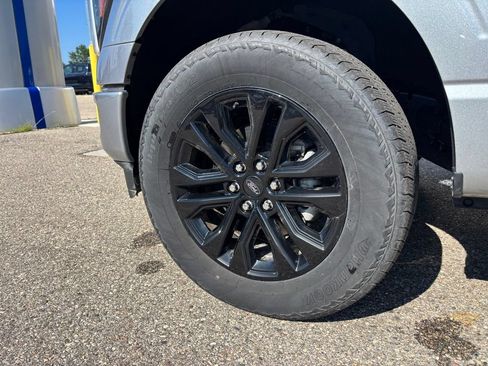 Used 2025 Ford F150 Lariat AWD/4WD image 9
