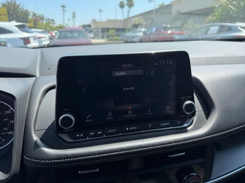 Used 2025 Nissan Rogue SV FWD image 19
