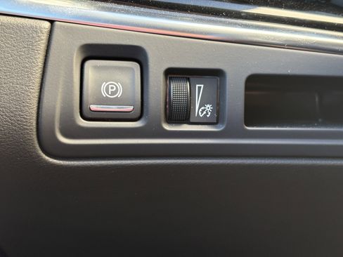 Certified 2025 Cadillac XT6 Premium Luxury image 32