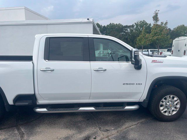 Used 2022 Chevrolet Silverado 2500 LTZ w/ Gooseneck/5TH Wheel Package AWD/4WD image 3