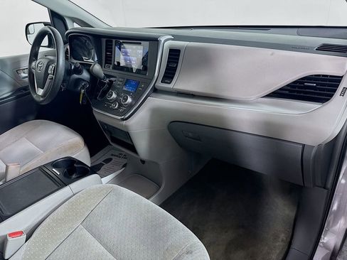 Used 2015 Toyota Sienna LE image 34