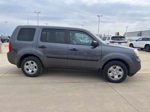 Used 2015 Honda Pilot LX image 2