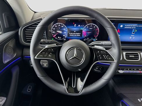Used 2026 Mercedes-Benz GLS 450 4MATIC image 11