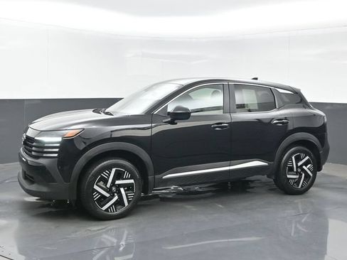 Used 2025 Nissan Kicks SV w/ Charging Package FWD image 2
