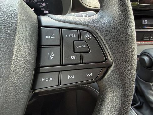 Used 2026 Toyota Sienna LE FWD image 19