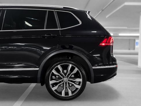 Used 2021 Volkswagen Tiguan SEL Premium R-Line AWD/4WD image 15