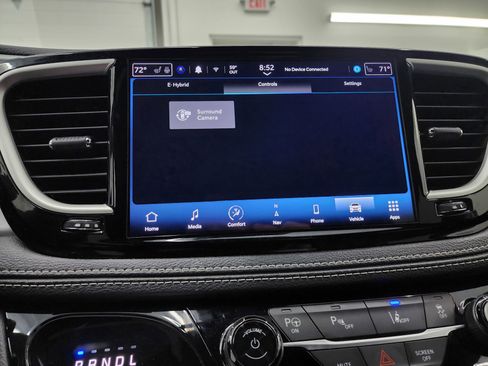 Used 2024 Chrysler Pacifica Limited image 56