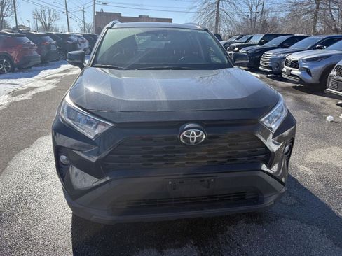 Used 2019 Toyota RAV4 XLE w/ Convenience Package image 2