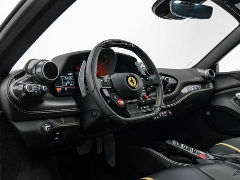 Used 2022 Ferrari F8 Tributo image 61