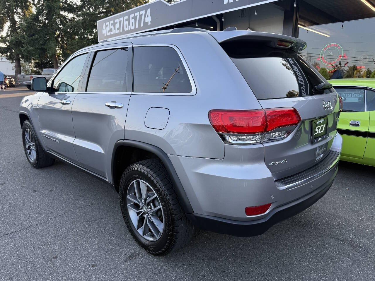 Used 2017 Jeep Grand Cherokee Limited AWD/4WD image 4