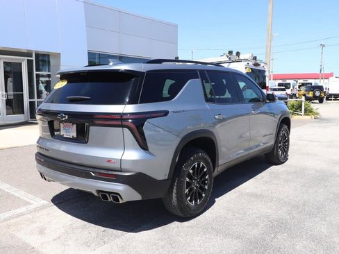 Used 2024 Chevrolet Traverse Z71 w/ Enhanced Driving Package AWD/4WD image 16