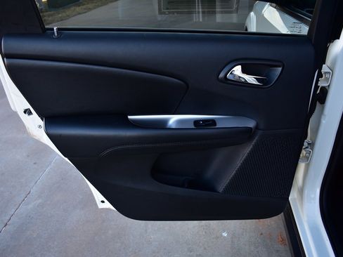 Used 2020 Dodge Journey SE w/ SE Popular Equipment Group image 18