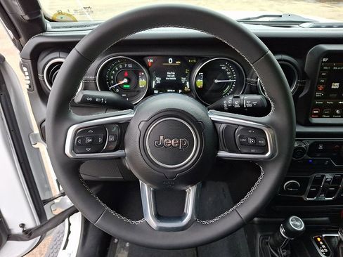 Used 2023 Jeep Wrangler Unlimited Sahara image 20