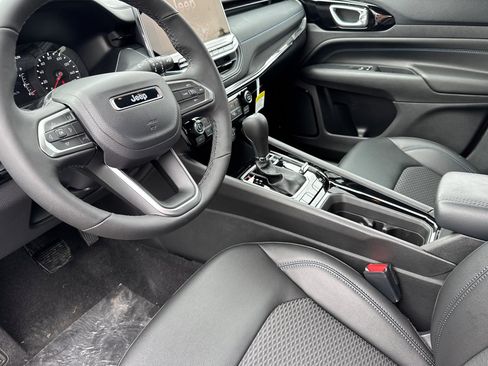 New 2026 Jeep Compass Latitude image 9