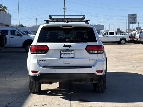 Used 2019 Jeep Grand Cherokee Laredo image 4