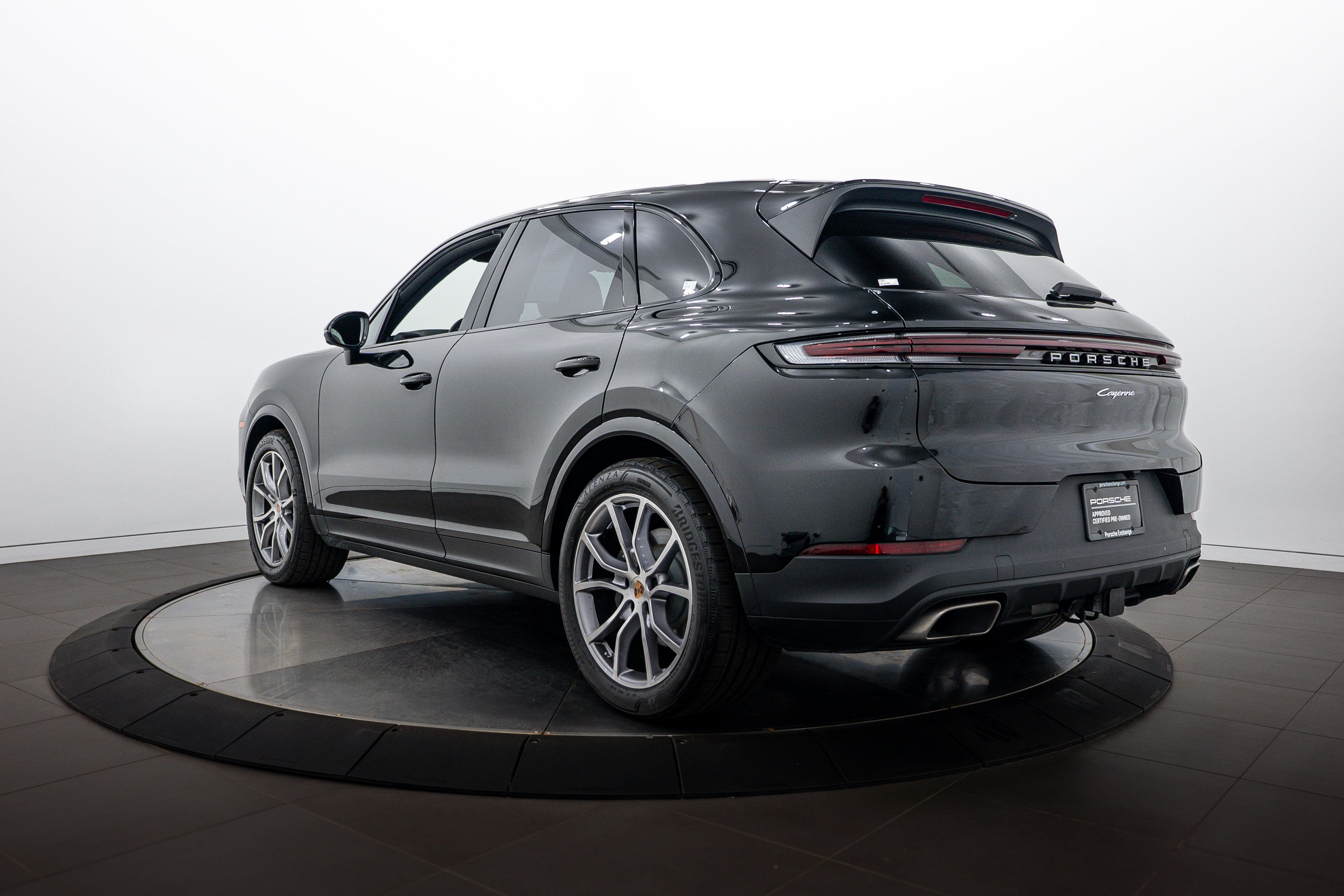 Certified 2026 Porsche Cayenne AWD/4WD image 3