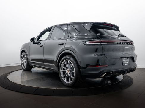 Certified 2026 Porsche Cayenne AWD/4WD image 3