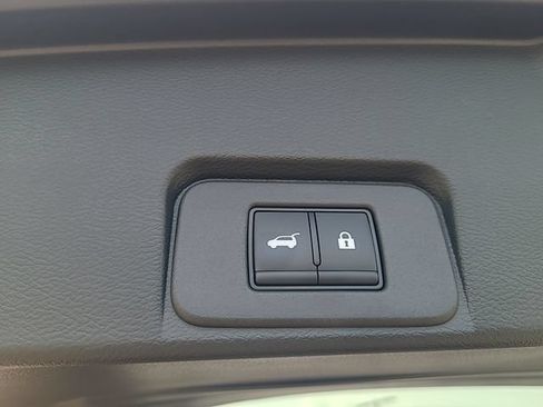 Used 2025 Nissan Rogue SV AWD/4WD image 33
