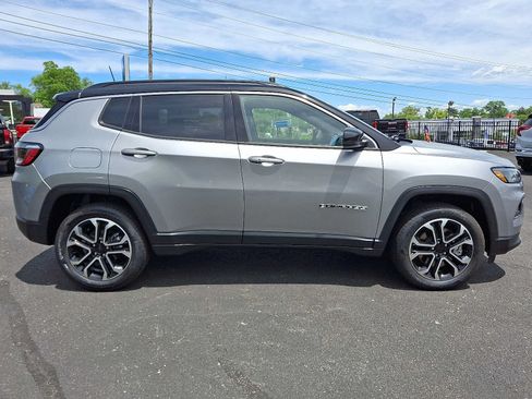 Used 2024 Jeep Compass Limited AWD/4WD image 7
