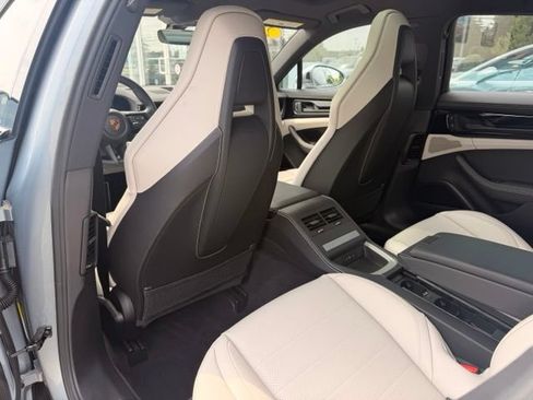 Used 2024 Porsche Panamera RWD image 8