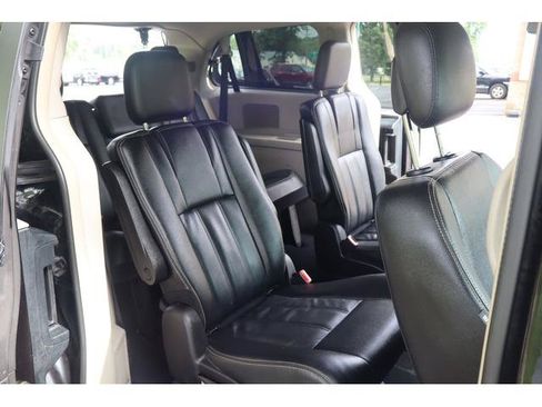 Used 2016 Chrysler Town & Country Touring w/ Driver Convenience Group FWD image 18