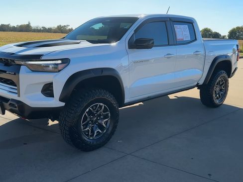 Used 2024 Chevrolet Colorado ZR2 w/ Technology Package image 3