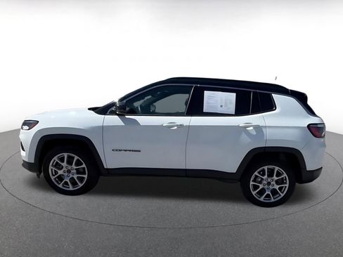 Used 2025 Jeep Compass Limited image 9
