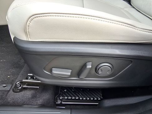 New 2026 Hyundai Tucson Limited image 16