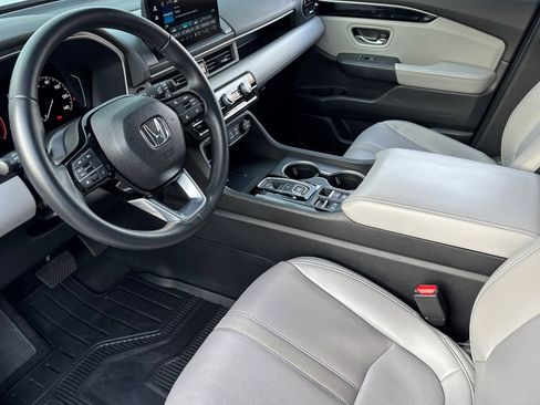 Certified 2024 Honda Pilot Touring image 4