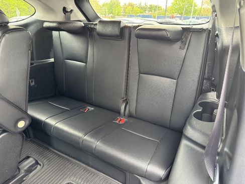 Used 2023 Toyota Highlander XLE AWD/4WD image 10