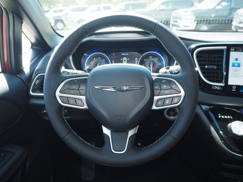 New 2025 Chrysler Voyager LX image 21