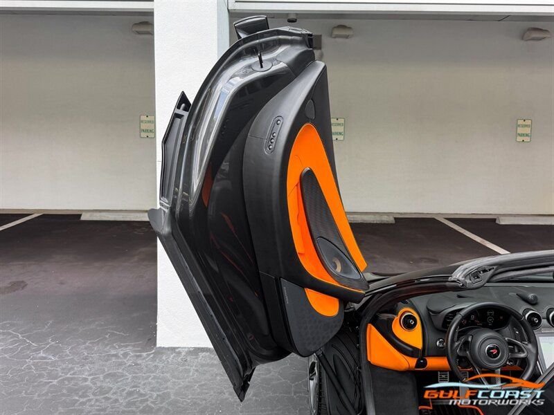 Used 2018 McLaren 570S Spider RWD image 24