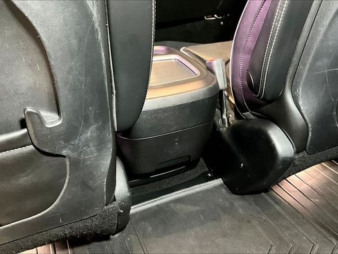 Used 2019 Chrysler Pacifica Limited w/ Advanced Safetytec Group FWD image 10