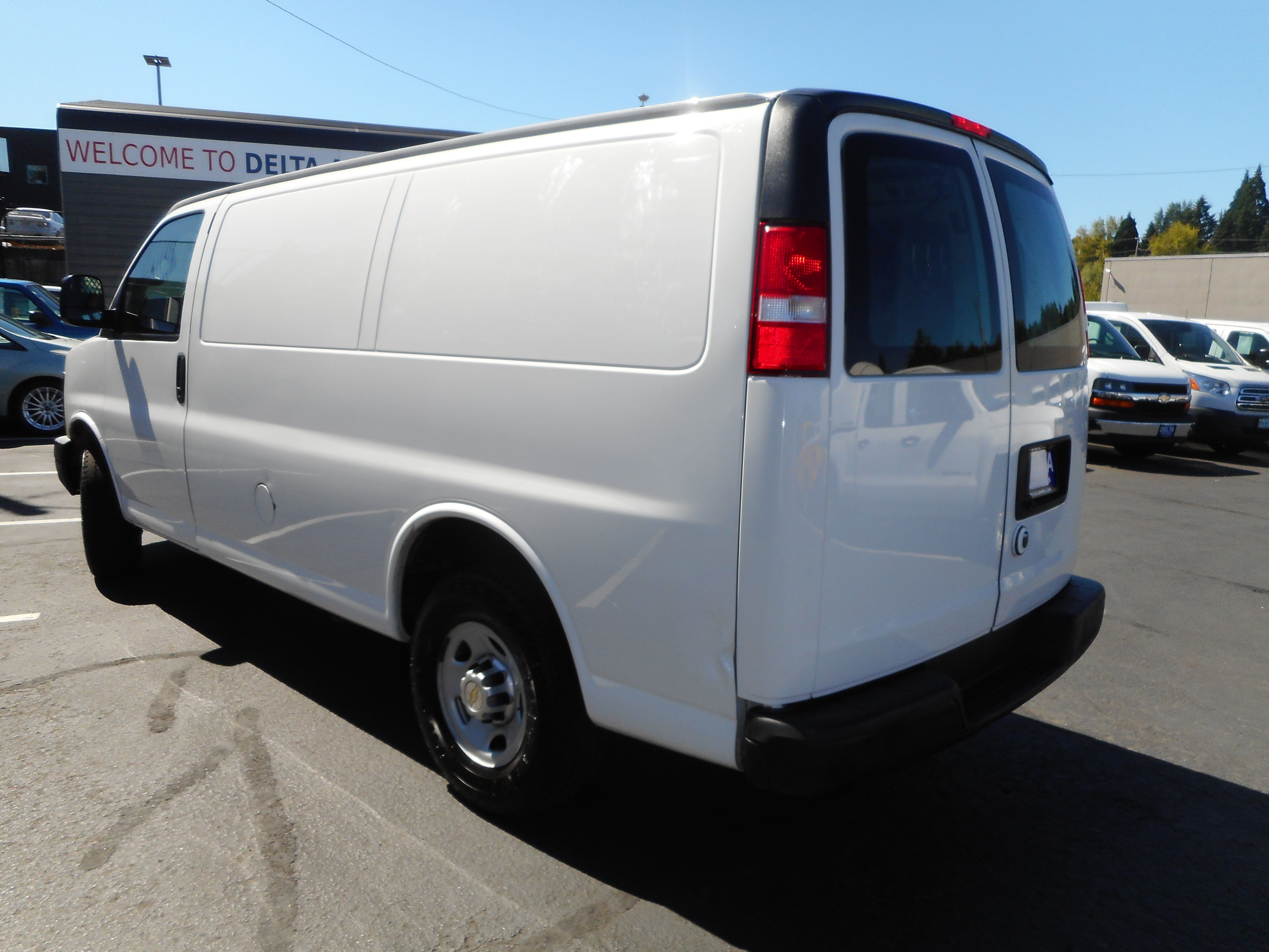 Used 2016 Chevrolet Express 2500 RWD image 9
