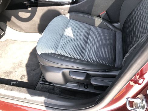 Used 2025 Chevrolet Trax LT w/ LT Convenience Package image 14