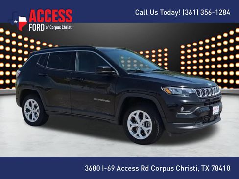 Used 2024 Jeep Compass Latitude AWD/4WD image 2
