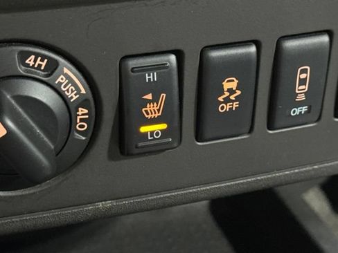 Used 2017 Nissan Frontier PRO-4X w/ Pro-4x Luxury Package AWD/4WD image 5