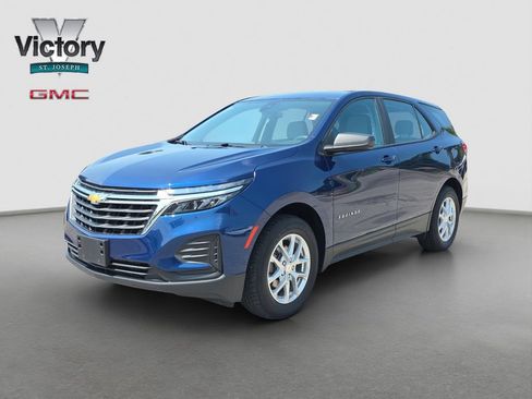 Used 2022 Chevrolet Equinox LS AWD/4WD image 3