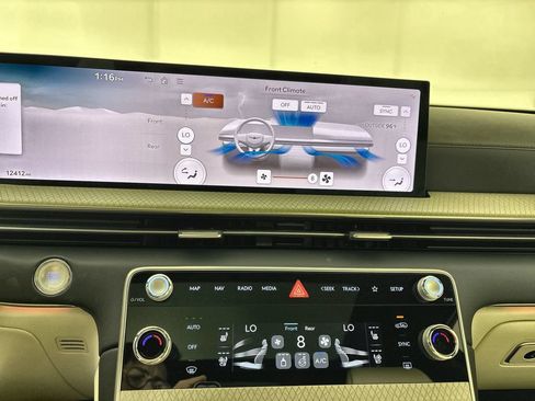 Used 2025 Genesis GV80 3.5T Prestige AWD/4WD image 17