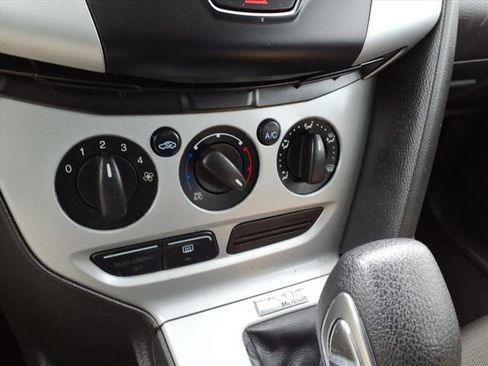 Used 2012 Ford Focus SE image 24