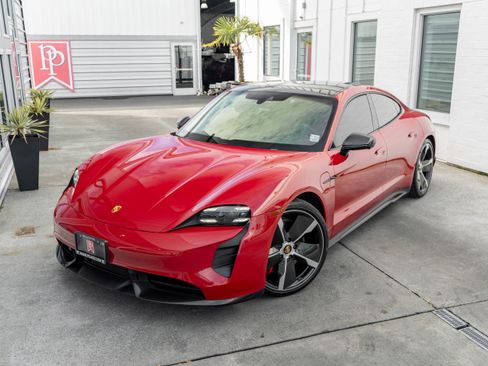 Used 2023 Porsche Taycan GTS image 3