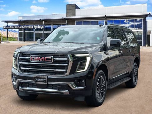 Used 2025 GMC Yukon XL Elevation AWD/4WD image 3